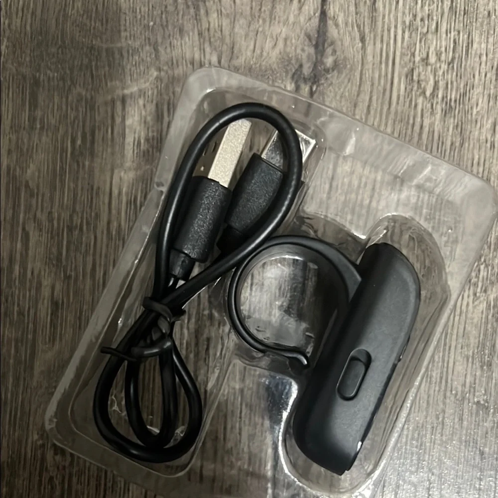 Black Wireless Earbud Ring